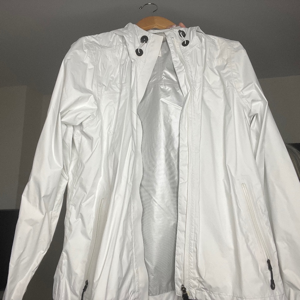 Nike Lightweight Hooded Jacket (Women)